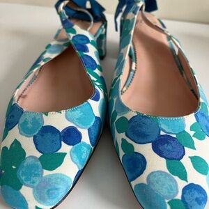 Like new J Crew Blue and Green Blueberry Floral Heels